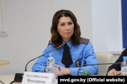 Вольга Чамаданава падчас працы ў прэс-службе МУС, архіўнае фота