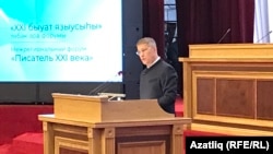 Радий Хәбиров чыгыш ясый