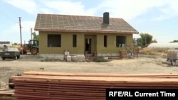 В Посад-Покровському зводять нові будинки на місці зруйнованих війною