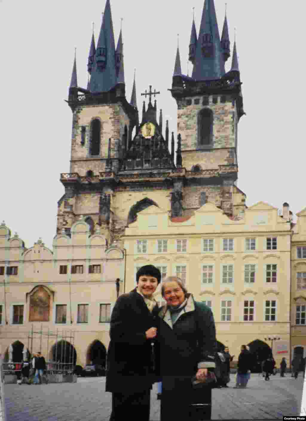 Вольга Караткевіч з Івонкай Сурвілай