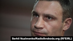 «У Києві працюють продуктові магазини і супермаркети. Нестачі продуктів сьогодні немає», – сказав Віталій Кличко