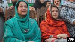 Калсум Наваз кызы Мариям менен, 4-май, 2013-жыл. 