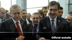 Президент Грузии Михаил Саакашвили (справа) и премьер-министр Турции Реджеп Эрдоган (архивное фото)