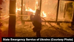 Пожар в результате ночной атаки Харьковской области, Украина, 12 октября 2025 года