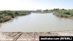 Заброшенная дамба на реке Мургап, Туркменистан (архивное фото)