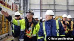 Мурдагы өкмөт башчы Сапар Исаков Кумтөр кенине барган учур. 9-сентябрь, 2017-жыл.