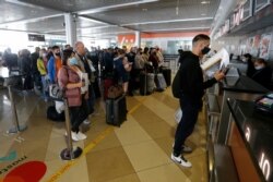 Регистрация на рейс в аэропорту Борисполь близ Киева, несмотря на эпидемию коронавируса. 24 мая этого года