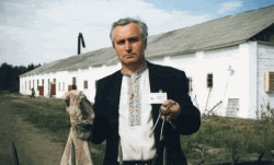 Василь Овсієнко у таборі ВС-389/36-1 біля села Кучино, де він відбував покарання, 1996 рік