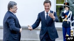 Президент України Петро Порошенко та прем'єр-міністр Нідерландів Марк Рютте. Гаага, жовтень 2015 року