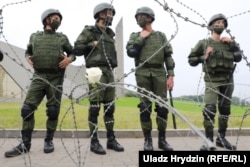 Вайскоўцы падчас разгонаў пратэстаў у Менску супраць фальшвых выбараў 2020 году