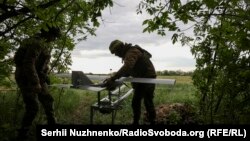 Військовослужбовці 15-ї бригади НГУ «Кара-Даг» застосовують ударні FPV- «Дартс», Купʼянський напрямок, травень 2025 року