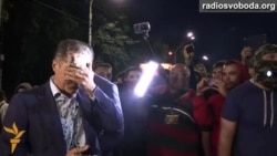 Рудьковського змусили кинути камінь у посольство Росії й облили зеленкою