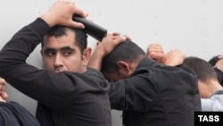 Москвадагы базарлардын бириндеги полициянын рейди. 30-июль, 2013-жыл. Архивдик сүрөт. 