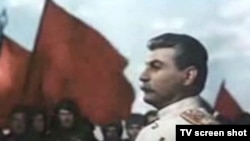 В едином порыве. Кадр из фильма "Падение Берлина". 1950 год