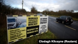 «Բրեքզիթ»-ի հակառակորդների տեղադրած վահանակը Հյուսիսային Իռլանդիայում՝ Իռլանդիայի հետ սահմանին, արխիվ