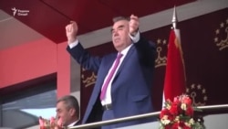 Танец Эмомали Рахмона на празднике Навруз в городе Турсунзаде