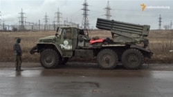 Українські військові продовжують відводити важку техніку