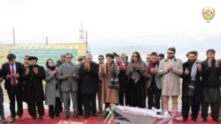 محمداشرف غنی رئیس جمهور افغانستان در حال سخنرانی در مراسم افتتاحیه پروژه کاسا ۱۰۰۰