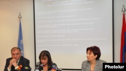Armenia - Consuelo Vidal, head of the UN office in Yerevan, presents the UN Human Development Report, 27Oct, 2009