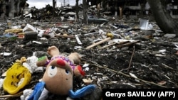 5 травня внаслідок обстрілу військами РФ житлових будинків села Червона Поляна Ізюмського району Харківської області зазнав поранення 11-річний хлопчик