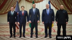 Українська та американська делегації після переговорів у Джидді. Саудівська Аравія, 11 березня 2025 року