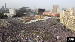 Каирдин Тахрир аянтына, анын тегерегине бир нече миңден 2 миллионго чейин адам чыкты, 1-феврал, 2011-ж.