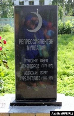 Чүмбәли, Хәйдәр Бигичев туган авылда таштакта