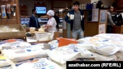 Столичный супермаркет "Камиль", Туркменистан, ноябрь 2017.  