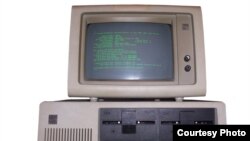 IBM 5150.
Перед разработчиками PC от IBM была поставлена задача: создать не технологический, а коммерческий шедевр.
Photo Wikipedia GNU Free Documentation License.