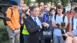 Moscow Protesters Shout Down Russian State TV Journalist