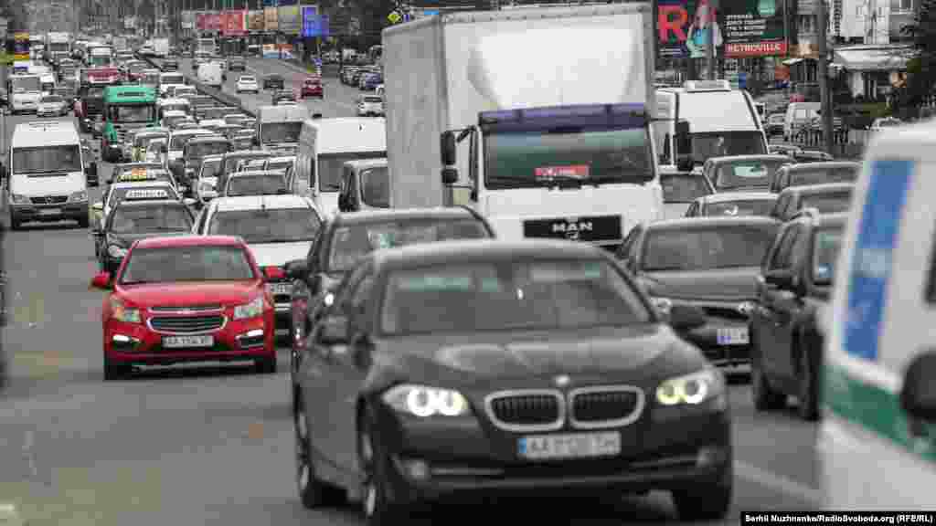 А ціни на таксі зросли у кілька разів