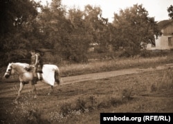 На белым кані. 2014