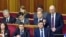 Премьер-министр Арсений Яценюк парламенттин өкмөткө ишеним көргөбөө маселеси каралган жыйынында сүйлөөдө. Киев, 16-февраль, 2016-жыл. 