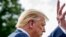 Президент Дональд Трамп махає представникам ЗМІ на Південній галявині Білого дому у Вашингтоні, п'ятниця, 10 липня 2020 року