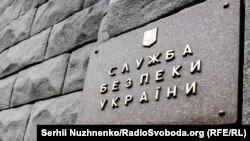 Під обшуків у житлових приміщеннях та автомобілях фігурантів виявили 1,2 мільйона доларів, заявляє СБУ