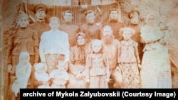 Родина селянина Пилипа Кріпака. Село Крутеньке Томаківського району Дніпропетровської області, 1920-і роки