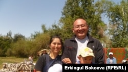 Йоко и Жанарбек Чынгышевы с детьми. 