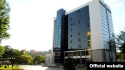 По словам политолога, сейчас любой серьезный политик постарается воздержаться от попытки занять пост министра обороны, поскольку с назначением ему придется принять очень непопулярное решение – вернуть обязательный военный призыв