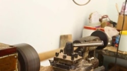 Мастер, изготовивший гигантскую дойру, мечтает о мастерской