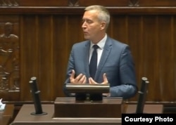 Роберт Тишкевич із партії «Громадянська платформа» закликає депутатів Сейму ухвалити помірковану версію резолюції