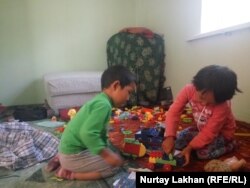 Дети Розы Отанбек - Нурдана и Ескары.