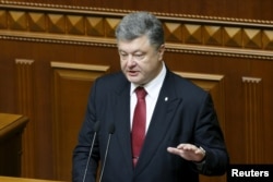 Президент України Петро Порошенко виступає з щорічним посланням перед Верховною Радою. Київ, 4 червня 2015 року