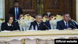 На встрече с президентом присутствовали и чиновники этой сферы