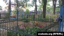 Брацкія пахаваньні тых, хто загінуў у бамбёжку 1943 году на Васкрасенскіх могілках