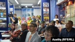 Күргәзмә кунаклары