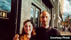 Натали, эмигрантка из Боснии вместе с братом в Сиэтле, 2001 год. Фото из личного альбома.Натали, эмигрантка из Боснии вместе с братом в Сиэтле, 2001 год. Фото из личного альбома.Натали, эмигрантка из Боснии вместе с братом в Сиэтле, 2001 год. Фото из личного альбома.Натали, эмигрантка из Боснии вместе с братом в Сиэтле, 2001 год. Фото из личного альбома.