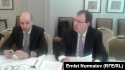 Кристиан Жос (оңдо) жана ЭВФтин Кыргызстандагы өкүлү Тигран Погосян (солдо). Бишкек. 19-март, 2019-жыл.