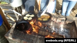 Гатоўля дранікаў-наваротаў.