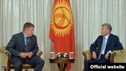 Евгений Дод менен Алмазбек Атамбаев.