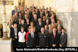 Протокольне фото учасників спільної робочої групи «Україна-НАТО» з питань воєнної реформи, 27 травня 2015 року